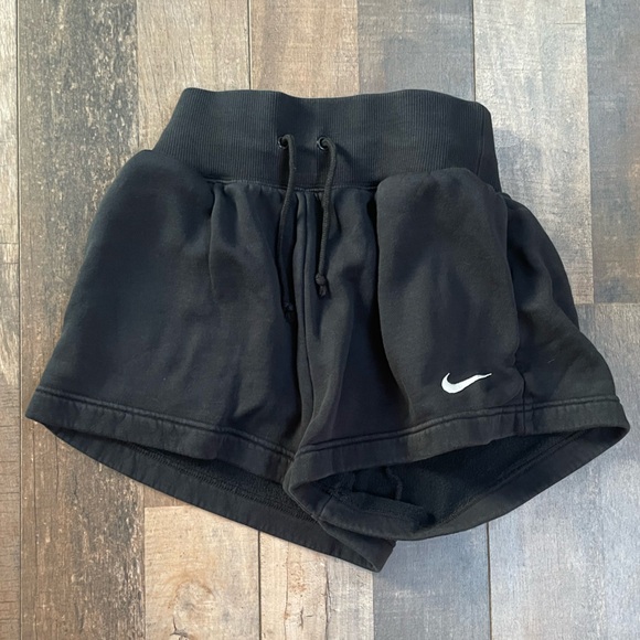 Nike sweat shorts - Picture 1 of 5
